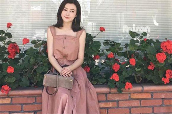 手臂粗可以穿無(wú)袖嗎 選對(duì)款式很顯瘦