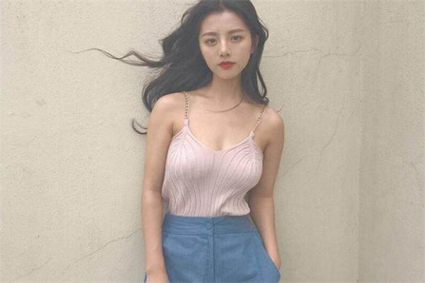 胸大可以穿吊帶衫嗎 選擇合適的款式 胸大可以穿吊帶衫嗎 選擇合適的款式