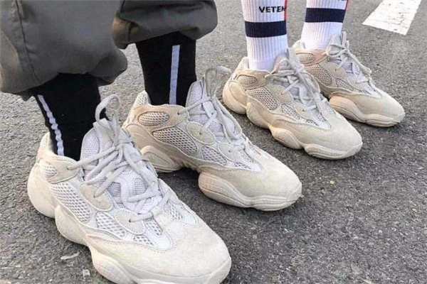 yeezy 500能用防水噴霧嗎 要選對(duì)種類 yeezy 500能用防水噴霧嗎 要選對(duì)種類