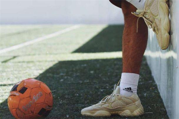 yeezy 500能用防水噴霧嗎 要選對(duì)種類 yeezy 500能用防水噴霧嗎 要選對(duì)種類