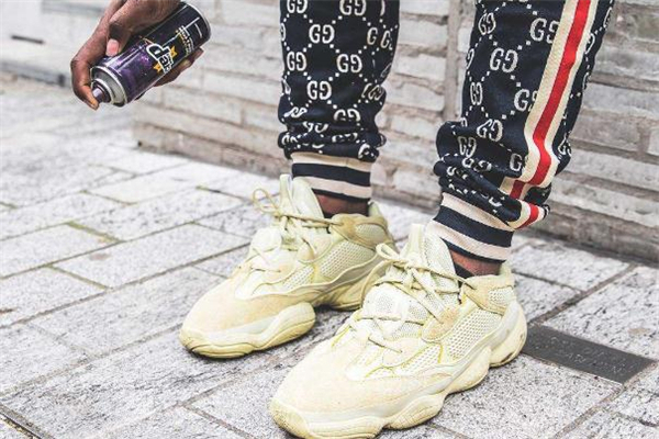 yeezy 500能用防水噴霧嗎 要選對(duì)種類 yeezy 500能用防水噴霧嗎 要選對(duì)種類
