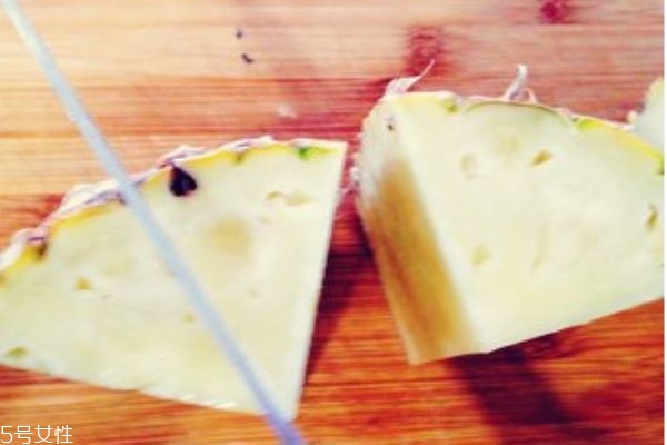 菠蘿怎么切好看擺果盤 菠蘿果盤切法 菠蘿怎么切好看擺果盤 菠蘿果盤切法