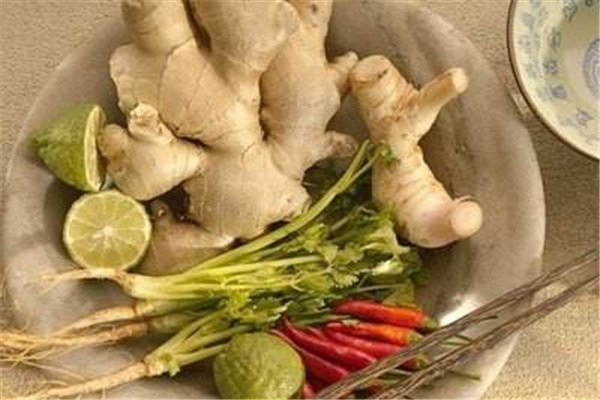 生姜可以泡水喝嗎 生姜的療效 生姜可以泡水喝嗎 生姜的療效