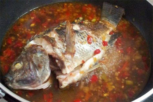 紅燒羅非魚(yú)的做法 秘制家常菜 紅燒羅非魚(yú)的做法 秘制家常菜