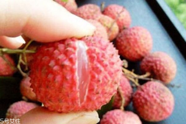 荔枝怎么剝皮去核 教你如何快速剝皮 荔枝怎么剝皮去核 教你如何快速剝皮