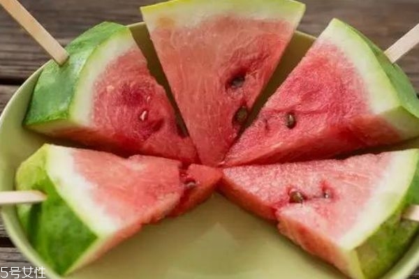 西瓜皮可以做什么 西瓜皮可以減肥 西瓜皮可以做什么 西瓜皮可以減肥