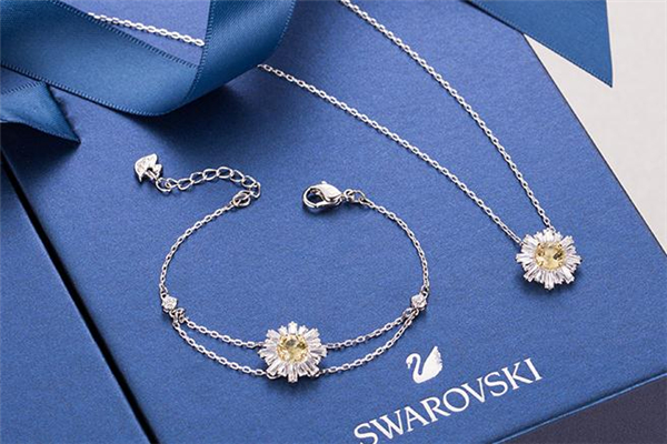 施華洛世奇2019母親節(jié)活動 高調(diào)致敬母愛 施華洛世奇2019母親節(jié)活動 高調(diào)致敬母愛