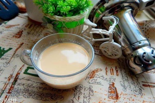 奶霜與奶蓋是同一種嗎 奶霜和奶蓋的區(qū)別 奶霜與奶蓋是同一種嗎 奶霜和奶蓋的區(qū)別