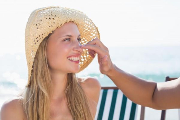 防曬霜怎么用才正確 防曬霜的功效 防曬霜怎么用才正確 防曬霜的功效