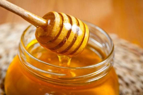 蘋果可以和蜂蜜一起吃嗎 蘋果蜂蜜吃法 蘋果可以和蜂蜜一起吃嗎 蘋果蜂蜜吃法