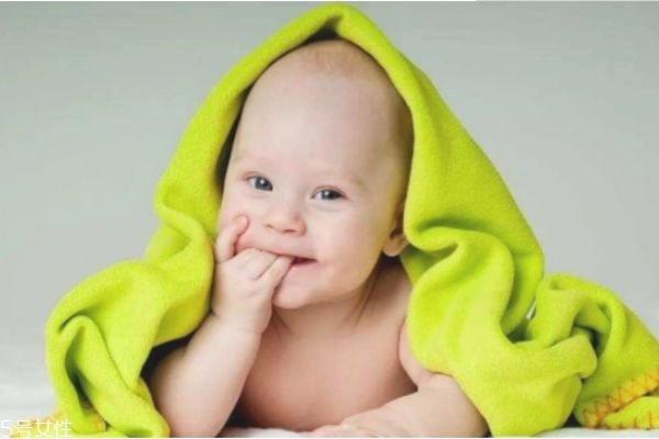 寶寶到底需不需要補(bǔ)鈣 寶寶缺鈣有什么表現(xiàn)