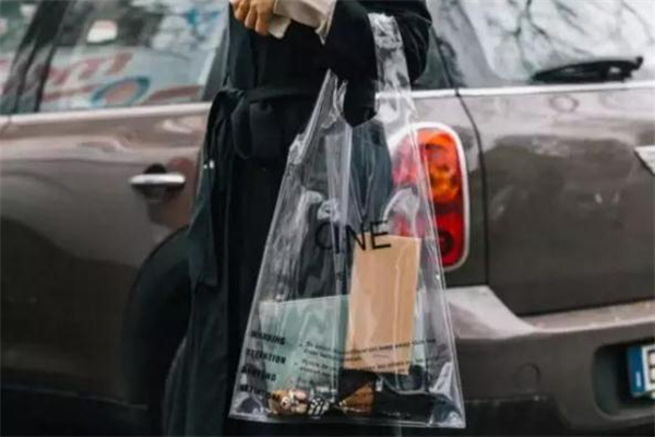 小個(gè)子夏天背什么包好看 清涼系包包推薦 小個(gè)子夏天背什么包好看 清涼系包包推薦