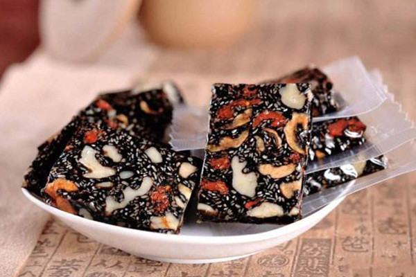 夏天可以吃阿膠固元膏嗎 阿膠固元膏的作用 夏天可以吃阿膠固元膏嗎 阿膠固元膏的作用