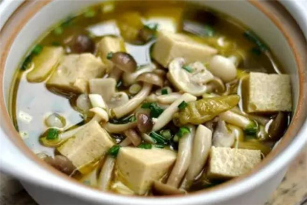 蟹味菇湯的家常做法 蟹味菇煲湯小技巧 蟹味菇湯的家常做法 蟹味菇煲湯小技巧