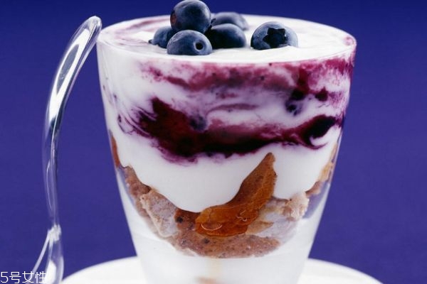 空腹喝酸奶好嗎 空腹喝酸奶會怎么樣 空腹喝酸奶好嗎 空腹喝酸奶會怎么樣