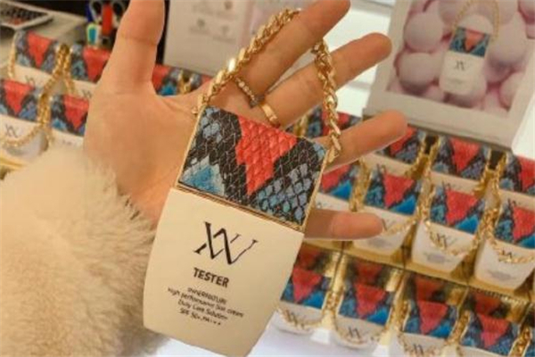 vn鉑金包防曬霜真假對(duì)比 韓國vn防曬霜真假辨別