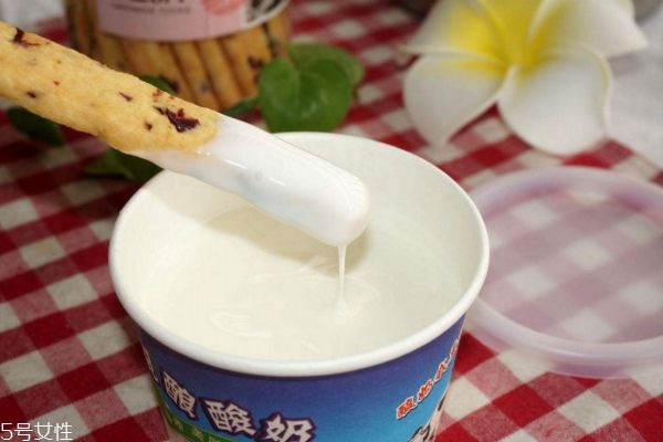 空腹喝酸奶好嗎 空腹喝酸奶會怎么樣 空腹喝酸奶好嗎 空腹喝酸奶會怎么樣