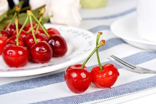 吃完車(chē)?yán)遄幼彀妥兒谠趺椿厥?車(chē)?yán)遄佑锌辔兜脑?>
               <p class=