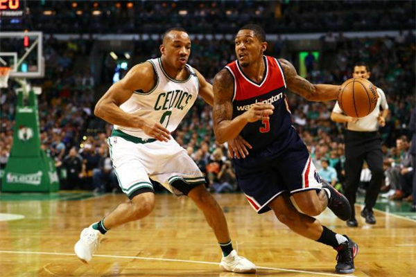 打籃球怎么練運球節(jié)奏 運球過人技巧 打籃球怎么練運球節(jié)奏 運球過人技巧