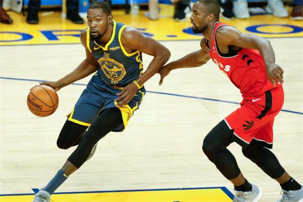 打籃球怎么保護膝蓋 熱身運動不能少 打籃球怎么保護膝蓋 熱身運動不能少