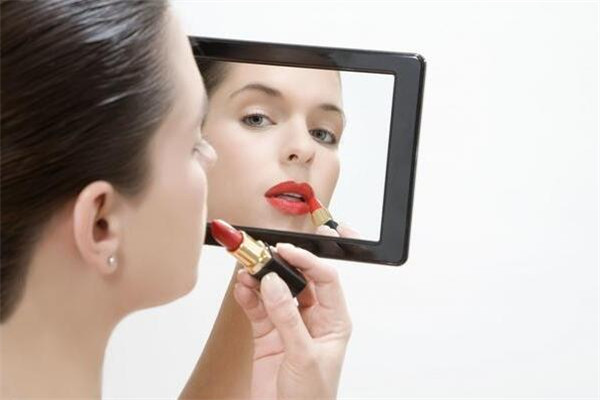 化妝后臉癢是怎么回事 原因是這樣 化妝后臉癢是怎么回事 原因是這樣