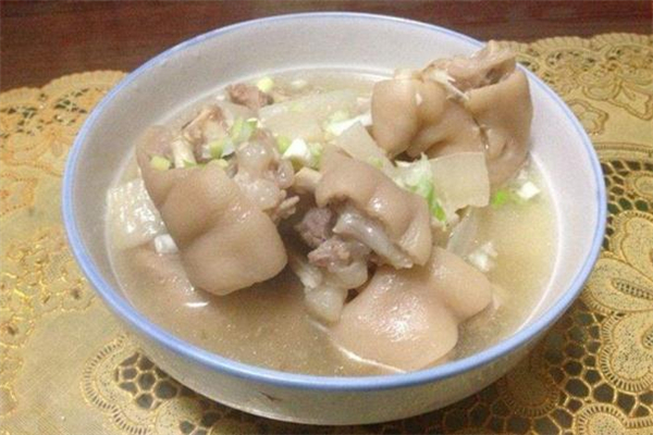 燉豬蹄要多長時(shí)間 和鍋具有關(guān)