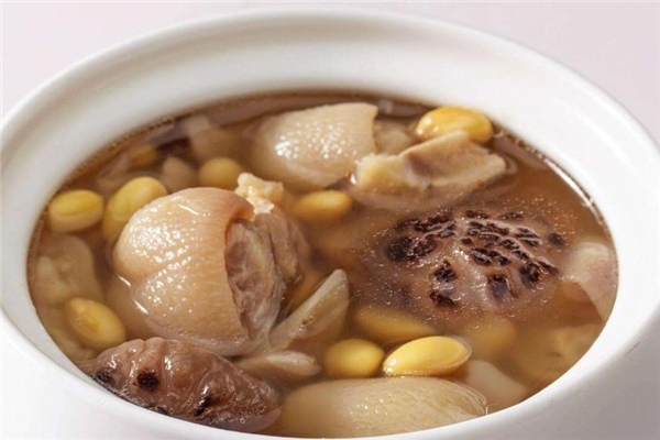 燉豬蹄要多長時(shí)間 和鍋具有關(guān)