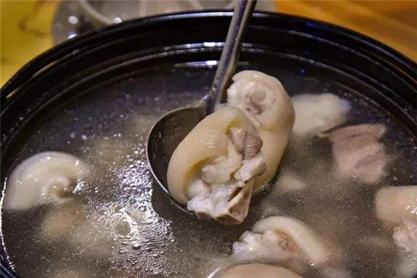 燉豬蹄要多長時(shí)間 和鍋具有關(guān)