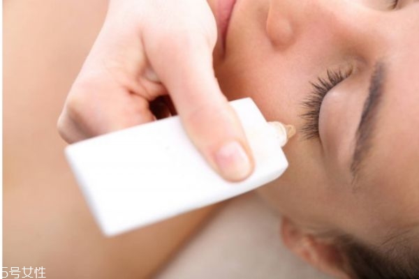 早上洗完臉后的護膚步驟 早上如何正確護膚 早上洗完臉后的護膚步驟 早上如何正確護膚