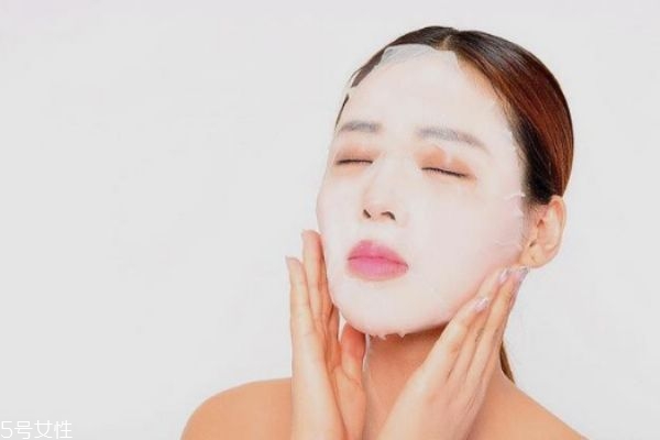 精華和面膜使用順序 面膜和精華液的使用順序 精華和面膜使用順序 面膜和精華液的使用順序