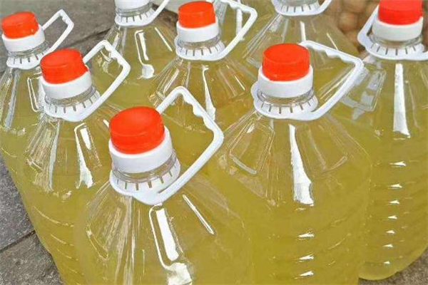 黃酒和花雕酒的區(qū)別 制作原料不一樣 黃酒和花雕酒的區(qū)別 制作原料不一樣