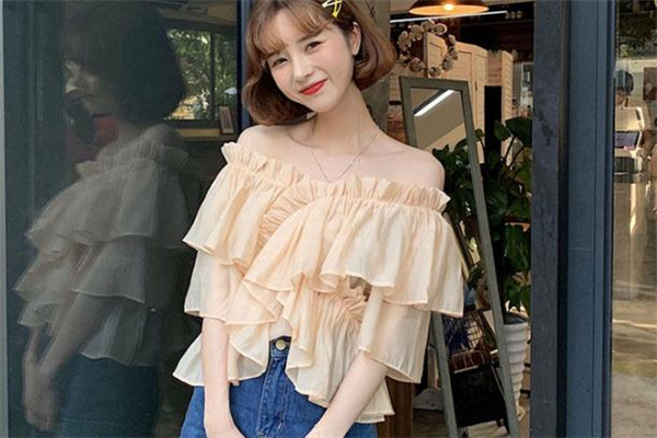 2019年流行什么雪紡衫 挑對領(lǐng)型是關(guān)鍵