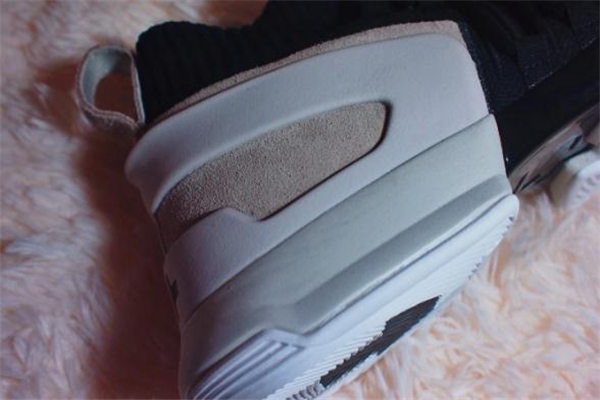 無中生有籃球鞋測評 國貨實戰(zhàn)好鞋 無中生有籃球鞋測評 國貨實戰(zhàn)好鞋