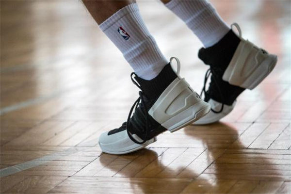 無中生有籃球鞋測評 國貨實戰(zhàn)好鞋 無中生有籃球鞋測評 國貨實戰(zhàn)好鞋