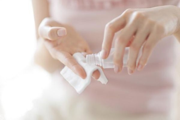 精華和面膜使用順序 面膜和精華液的使用順序 精華和面膜使用順序 面膜和精華液的使用順序