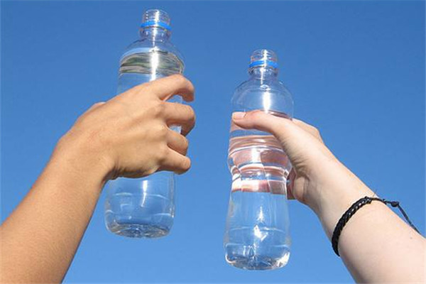 礦泉水敷臉有危害嗎 原因是這樣 礦泉水敷臉有危害嗎 原因是這樣