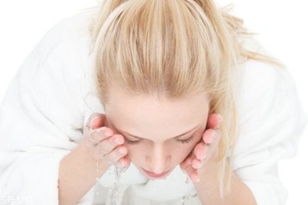 睡眠面膜要洗嗎 睡眠面膜的功效 睡眠面膜要洗嗎 睡眠面膜的功效