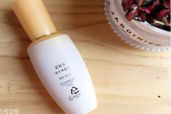 潤燥精華可以白天使用嗎 雪花秀潤燥精華評(píng)測