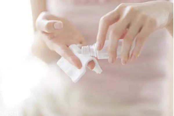 化妝水敷臉多久 化妝水敷臉的用法 化妝水敷臉多久 化妝水敷臉的用法
