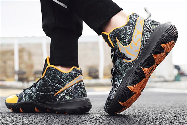 耐克歐文5美版與國(guó)內(nèi)版的區(qū)別 兩大版本對(duì)比 耐克歐文5美版與國(guó)內(nèi)版的區(qū)別 兩大版本對(duì)比