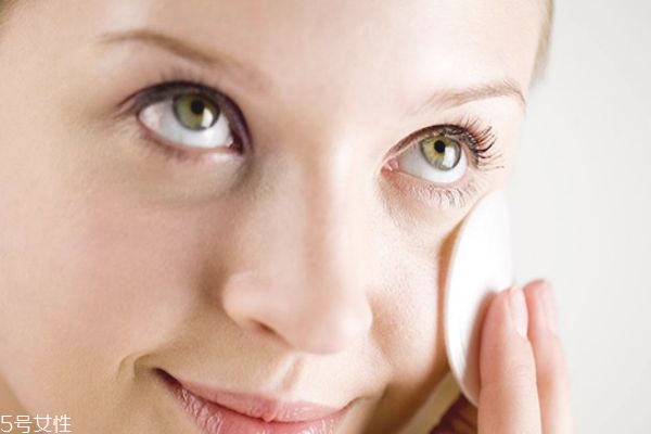 化妝水敷臉多久 化妝水敷臉的用法 化妝水敷臉多久 化妝水敷臉的用法