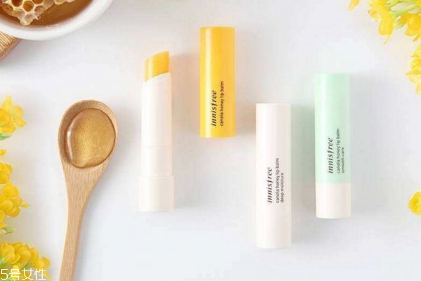 潤(rùn)唇膏能當(dāng)眼霜用嗎 潤(rùn)唇膏增長(zhǎng)睫毛多久見(jiàn)效 潤(rùn)唇膏能當(dāng)眼霜用嗎 潤(rùn)唇膏增長(zhǎng)睫毛多久見(jiàn)效