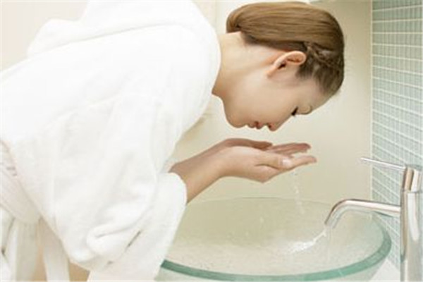 夏季能脫發(fā)際線嗎 夏季怎么脫發(fā)際線 夏季能脫發(fā)際線嗎 夏季怎么脫發(fā)際線