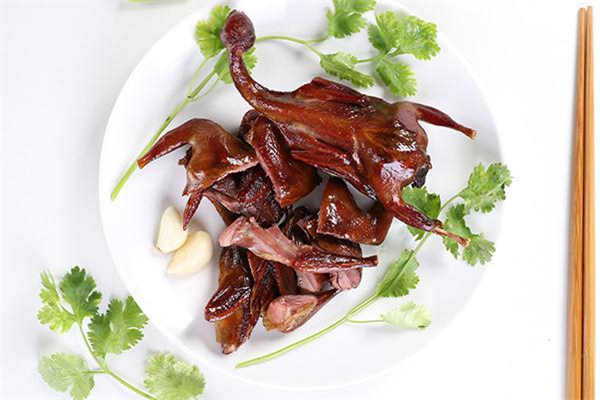 鵪鶉可以吃嗎 肉質(zhì)很鮮美 鵪鶉可以吃嗎 肉質(zhì)很鮮美