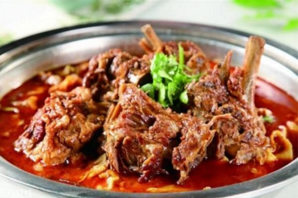 哪些人不適合吃羊肉 羊肉的飲食禁忌 哪些人不適合吃羊肉 羊肉的飲食禁忌