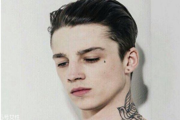 正常男士護(hù)膚順序 男士使用護(hù)膚品順序 正常男士護(hù)膚順序 男士使用護(hù)膚品順序