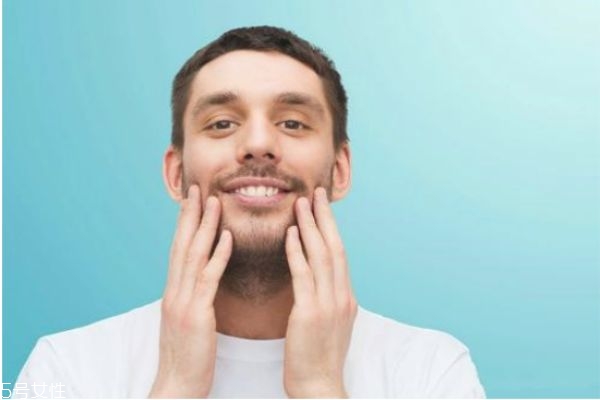 正常男士護(hù)膚順序 男士使用護(hù)膚品順序 正常男士護(hù)膚順序 男士使用護(hù)膚品順序