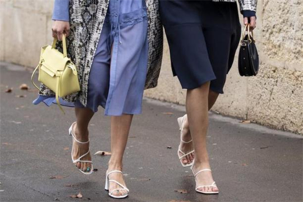 夏天穿什么顏色涼鞋百搭 涼鞋選購(gòu)攻略 夏天穿什么顏色涼鞋百搭 涼鞋選購(gòu)攻略