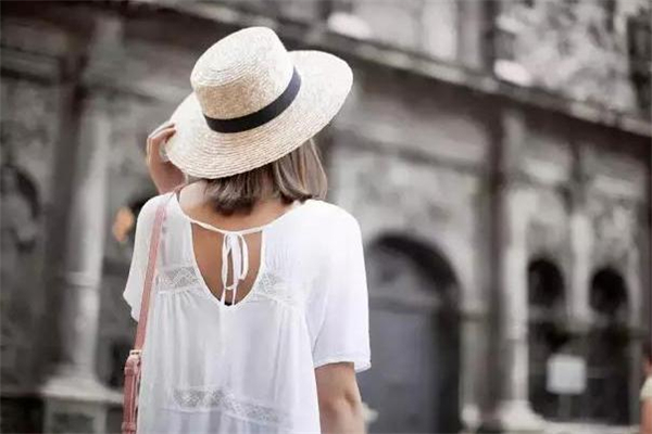 2019年草帽流行什么款式 度假就選它 2019年草帽流行什么款式 度假就選它