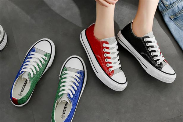 帆布鞋怎么穿好看 帆布鞋時髦穿法 帆布鞋怎么穿好看 帆布鞋時髦穿法